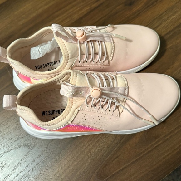 Limited Edition Clove 2021 Light Pink Holographic Sneakers Women’s 7.5 - Picture 3 of 10